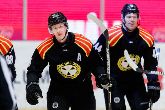 Brynäs Linus Ölund jublar