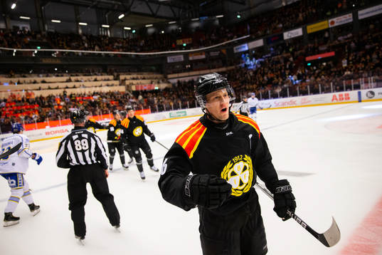 Brynäs Linus Ölund jublar