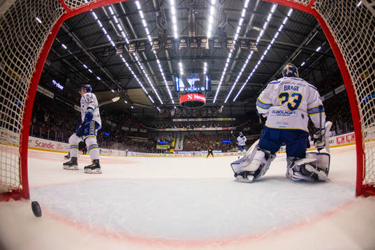 Leksands målvakt Axel Brage deppar
