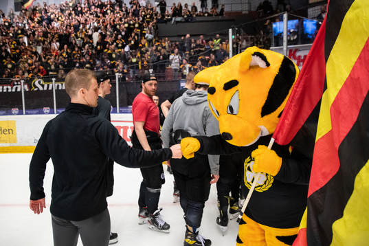 Brynäs Linus Ölund jublar