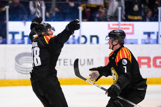 Brynäs Anton Rödin jublar