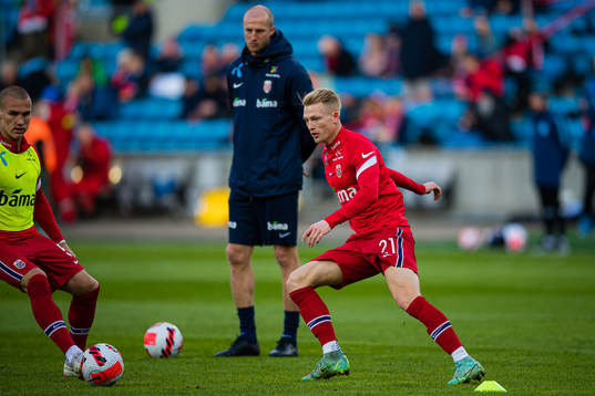 Andreas Schjølberg Hanche-Olsen of Norway warms up