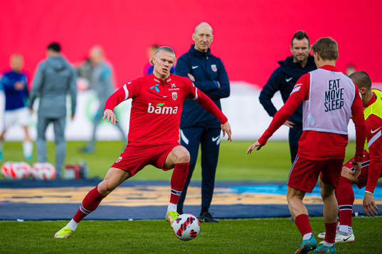 Erling Braut Haaland of Norway warms up