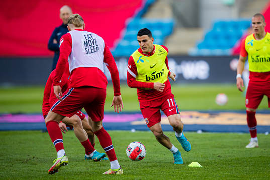 Mohamed Amine Elyounoussi of Norway warms up