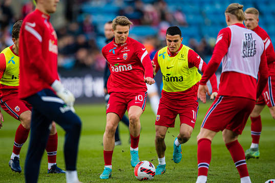 Martin Ødegaard and Mohamed Amine Elyounoussi of Norway
