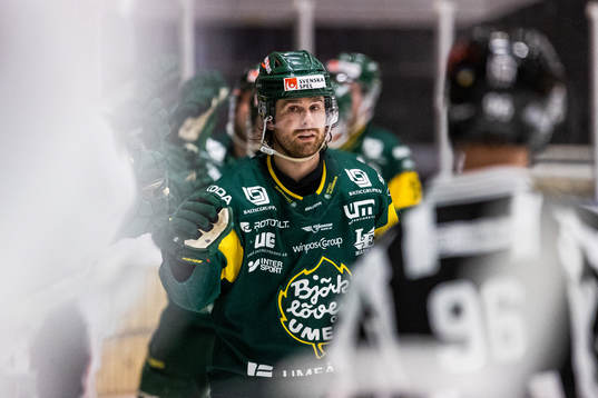 Björklövens Alex Hutchings jublar