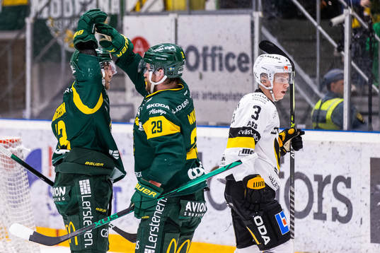 Björklövens Fredric Andersson jublar med Alexander Wiklund