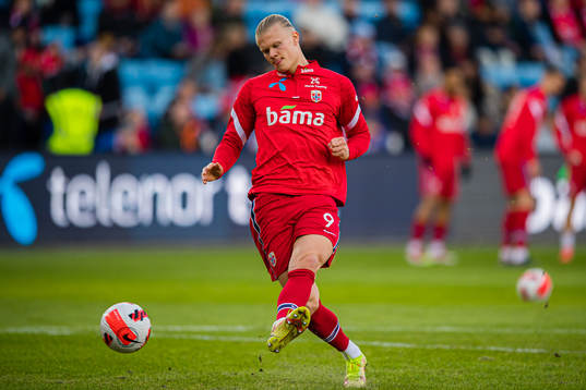 Erling Braut Haaland of Norway warms up