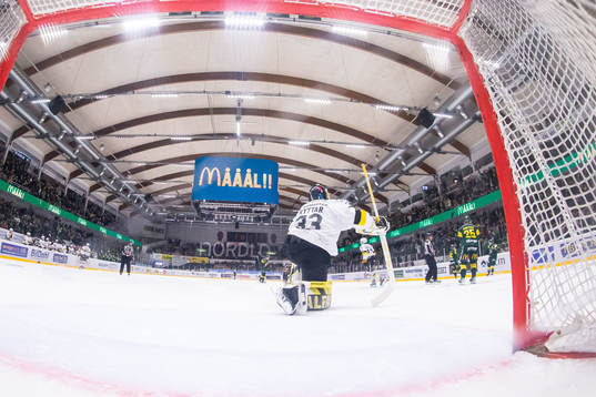 Västerås målvakt Linus Ryttar deppar