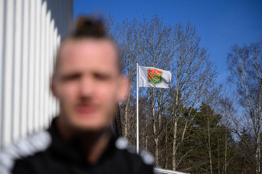 Gais Jonas Lindberg blir intervjuad