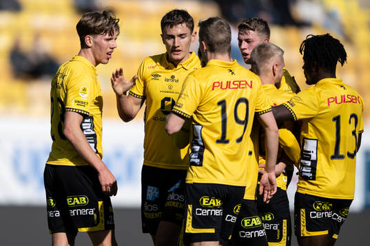Elfsborgs Noah Söderberg jublar med lagkamrater