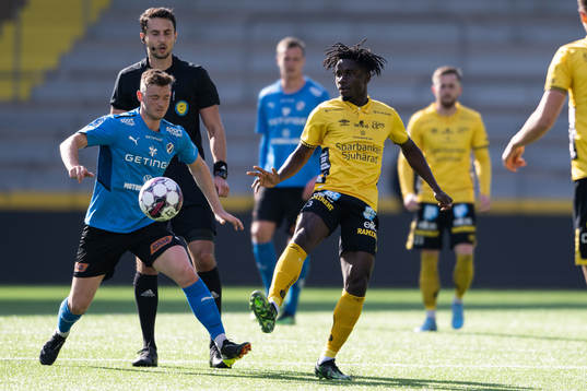 Halmstads Jonathan Svedberg och Elfsborgs Michael Baidoo
