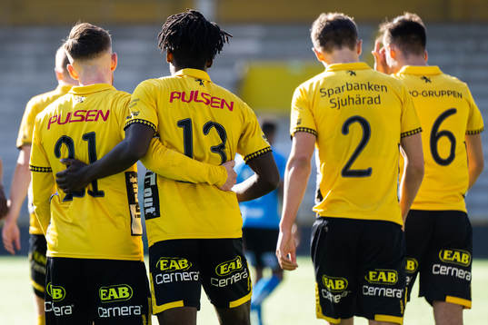 Elfsborgs Michael Baidoo jublar med lagkamrater