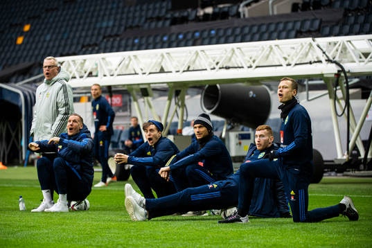 Head coach Janne Andersson, goalkeeper Robin Olsen, Victor