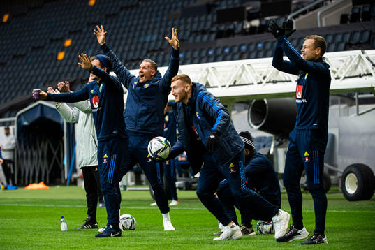 Head coach Janne Andersson, goalkeeper Robin Olsen, Victor