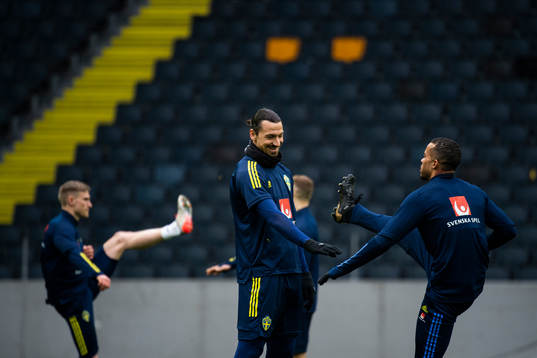 Zlatan Ibrahimović and Robin Quaison of Sweden