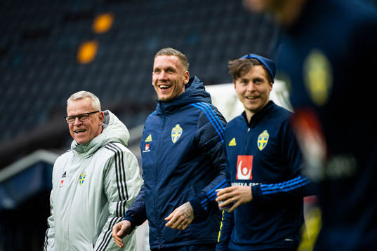 Head coach Janne Andersson, goalkeeper Robin Olsen and