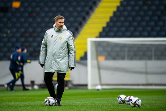 Assisted head coach Peter Wettergren of Sweden