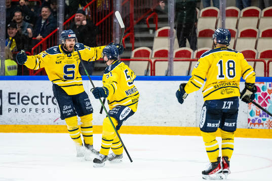 Södertäljes Jacob Dahlström jublar med Lucas Nordsäter