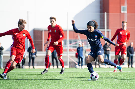 Helsingborgs Adam Kaied skjuter