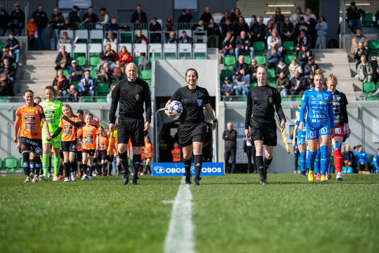 Domare Ulrica Löv,  assisterande domare Henrik Svensson