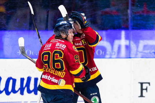 Djurgårdens Emil Berglund gör 1-0 och jublar med