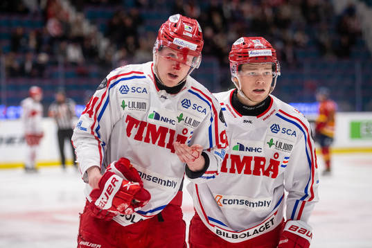 Timrås Sebastian Hartmann med blod på visiret