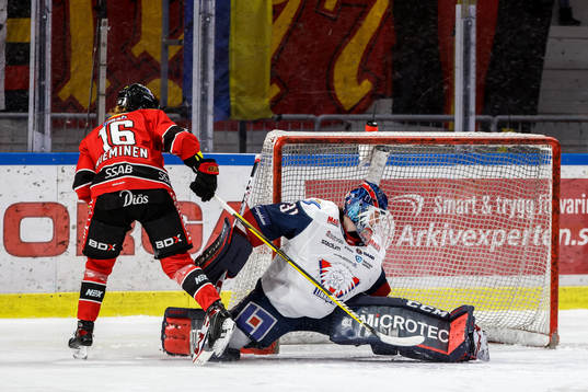 Luleås Petra Nieminen och Linköpings Stephanie Neatby