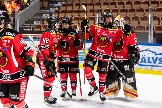 Luleås Ronja Savolainen jublar