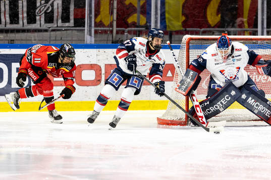 Linköpings Lenka Serdar och Luleås Josefine Persson