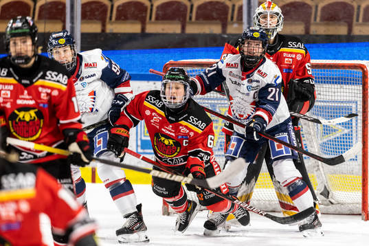 Linköpings Madelen Haug Hansen och Luleås Jenni Hiirikoski