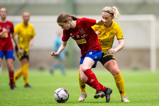Sävedalens Enni Andersson och Elfsborgs Fanny Johansson