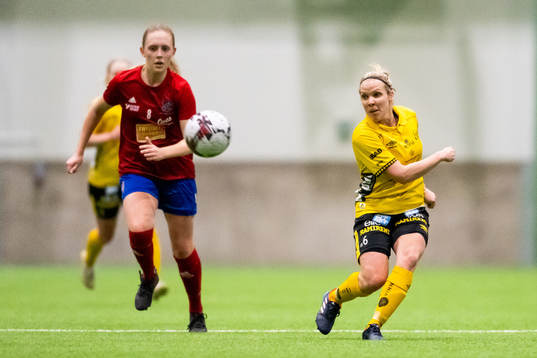 Sävedalens Julia Kjellberg och Elfsborgs Linda Westberg