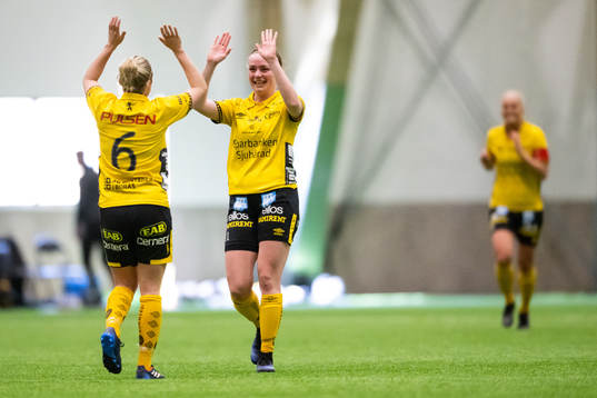 Elfsborgs Linda Westberg Carlsson och Leann Nyström jublar