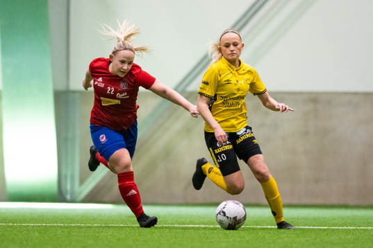 Sävedalens Emma Wahlsten och Elfsborgs Matilda Ståhlbom