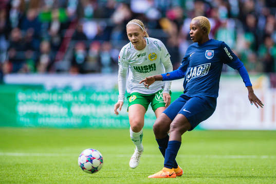 Hammarbys Elsa Karlsson <och Eskilstunas Ngozi Sonia