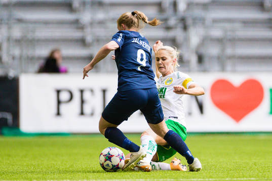 Eskilstunas Mia Jalkerud och Hammarbys Alice Carlsson