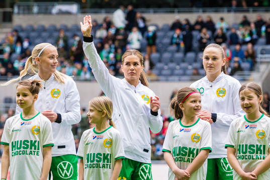 Hammarbys Elsa Karlsson (v), Hanna Folkesson (m) och Vilde