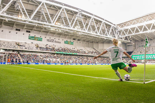 Hammarbys Adelisa Engman med en hörna