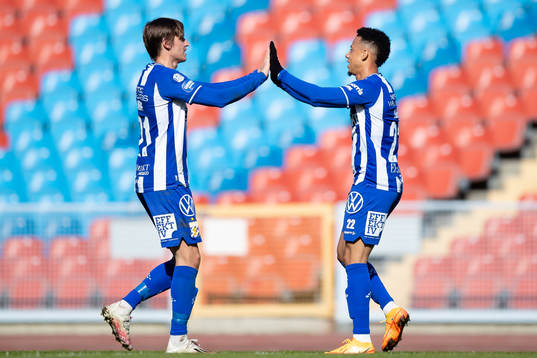 IFK Göteborgs Tobias Sana jublar ihop med Simon Thern