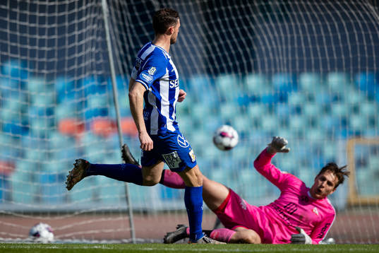 IFK Göteborgs Marcus Berg skjuter 1-0 på Fredrikstads