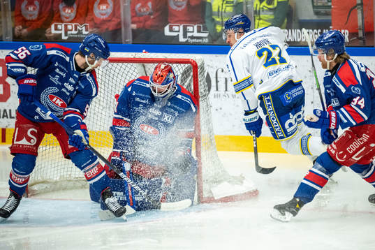 Oskarshamns målvakt Tim Juel och Robin Norell och Leksands