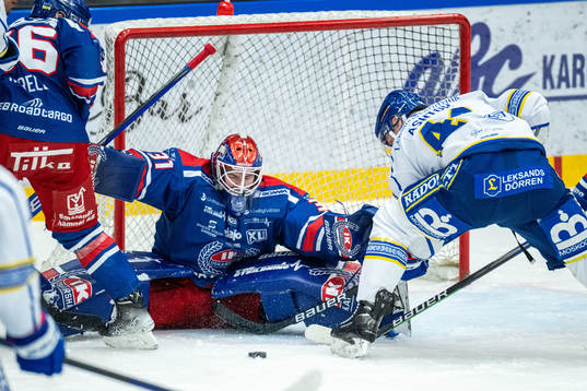 Oskarshamns målvakt Tim Juel och Leksands Carter Ashton