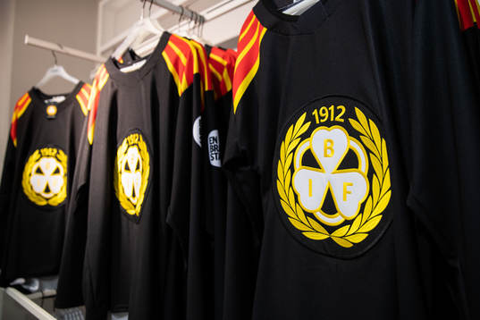 Brynäströjor i arenans butik