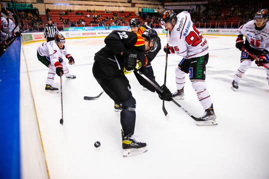Brynäs Adam Pettersson och Örebros Robin Kovacs