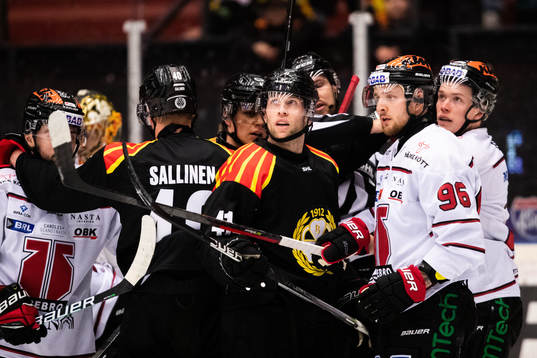 Brynäs Greg Scott och Örebros Robin Kovacs