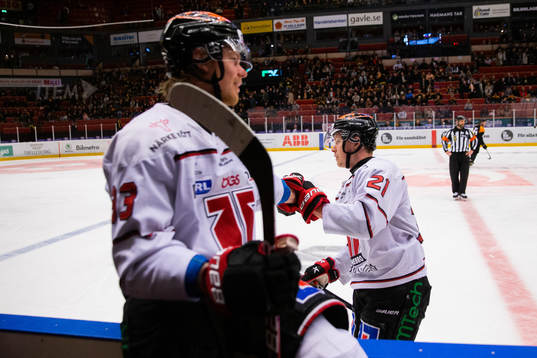 Örebros Linus Öberg jublar