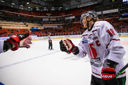 Örebros Rodrigo Abols jublar