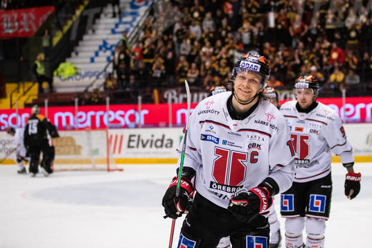 Örebros Rodrigo Abols jublar