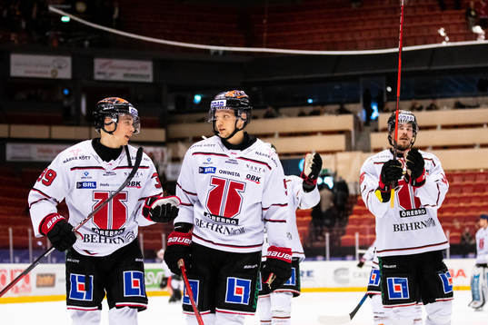 Örebros spelare jublar